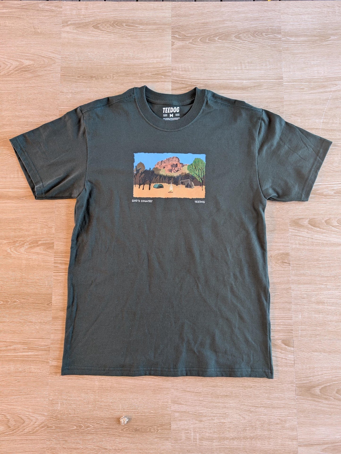 God's Country Camping Shirt – Dark Green Outdoors Tee – Hand Printed Swag & Campfire Top – Unisex Nature Lover Gift – Aussie Hiking Apparel