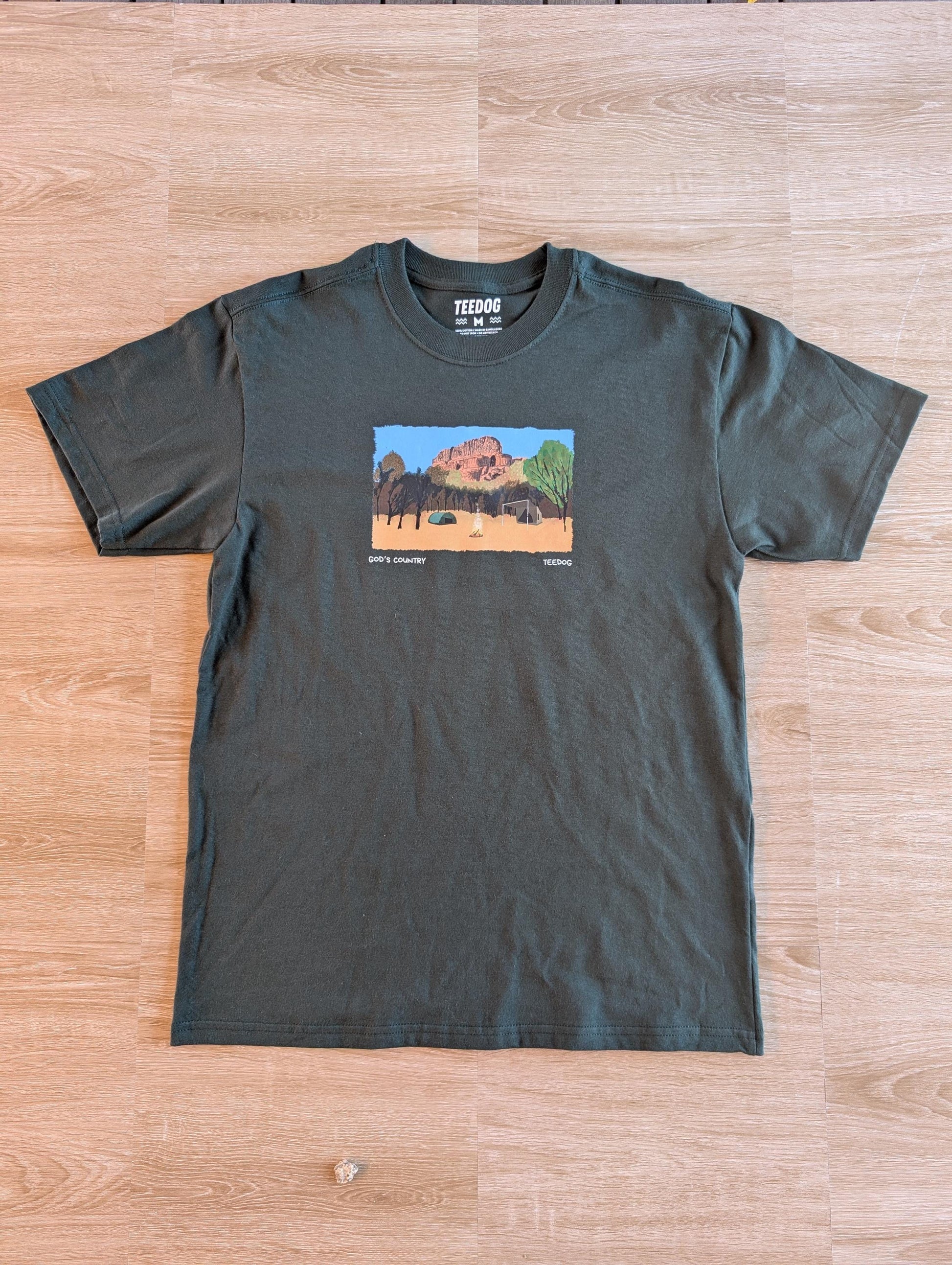 God's Country Camping Shirt – Dark Green Outdoors Tee – Hand Printed Swag & Campfire Top – Unisex Nature Lover Gift – Aussie Hiking Apparel